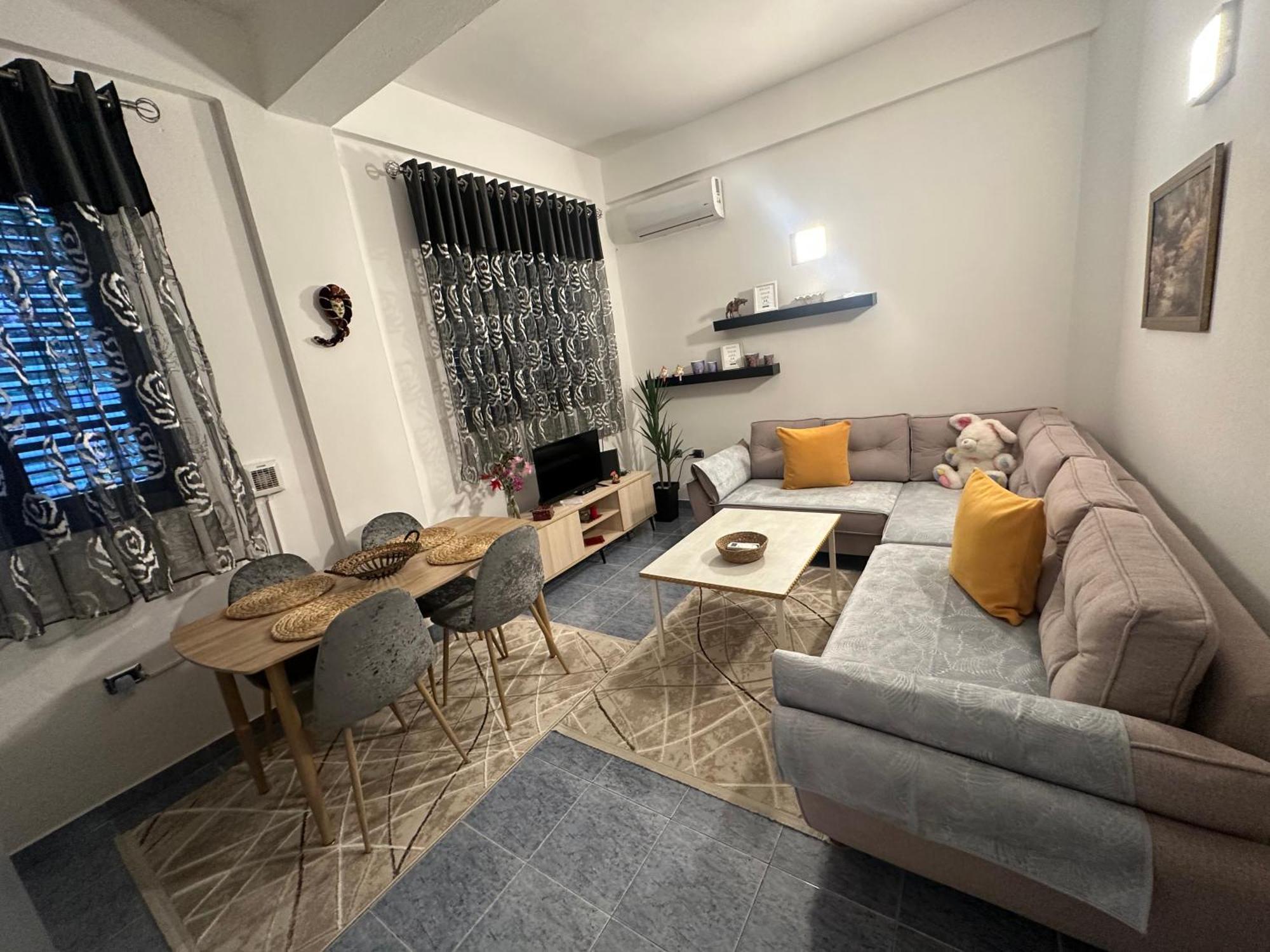 Apartment Near The Centre Of Тирана Екстериор снимка